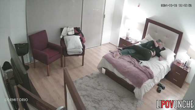 Spouses cumed at the same time, hidden video, look