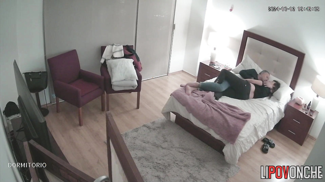Spouses cumed at the same time, hidden video, look