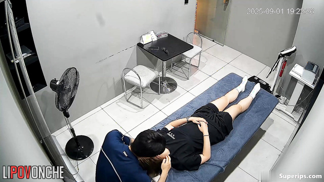 He gave her a nice ear and foot massage (public video)