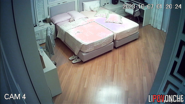 Chubby teen inserted a tampon, look / bedroom solo