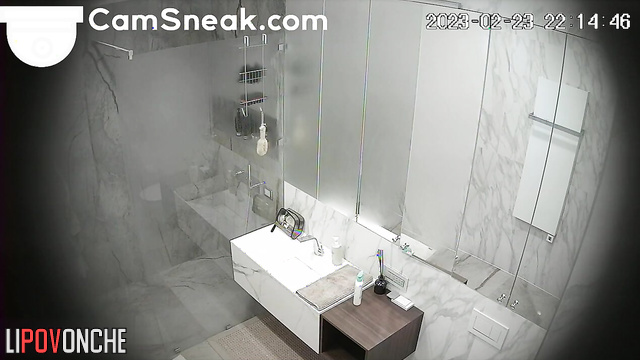 Oops, it seems she ran out of water / hidden camera