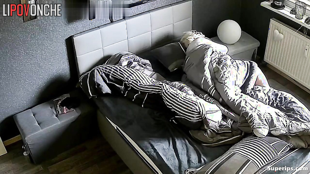 Look, horny granny is about to cum / home hidden video