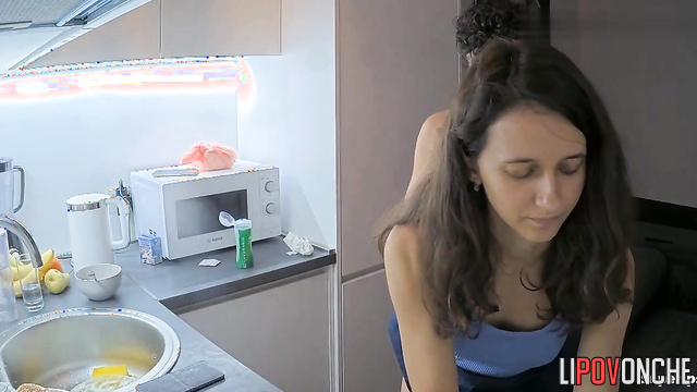 Awesome double orgasm right at the kitchen, spy cam