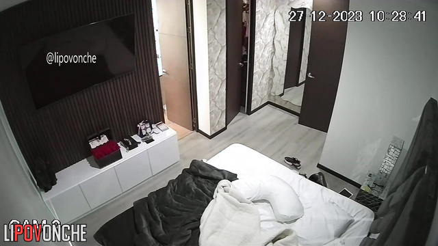 A beauty waited until the cleaning lady had left and started masturbating
