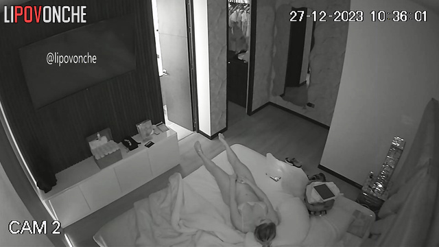 A beauty waited until the cleaning lady had left and started masturbating