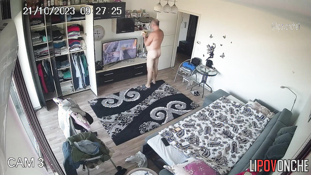 She started sucking him after massage (hidden camera)