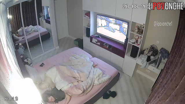 He started pestering her in bed - homemade video