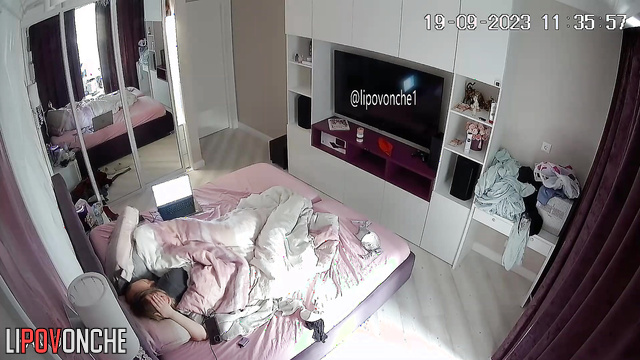 Couple decided to have a quick fuck under the blanket