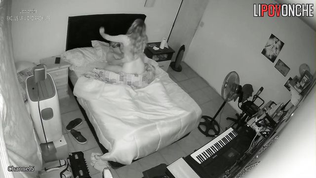 Blonde demonstrating nice cowgirl techniques, bedroom tape