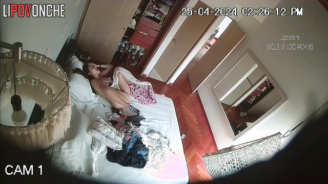 This naughty girl closed her eyes from pleasure [she cummed really strongly]