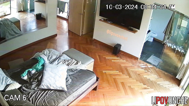 Naked woman is going for a run (watch it right now)