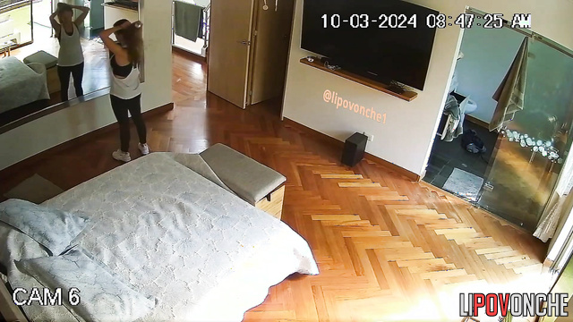 Naked woman is going for a run (watch it right now)