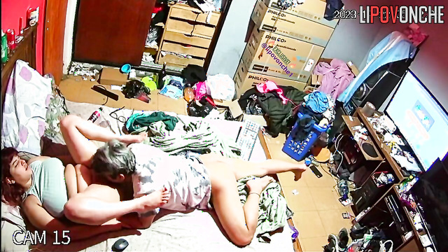 Couple fucking in a dirty room in front of the TV.