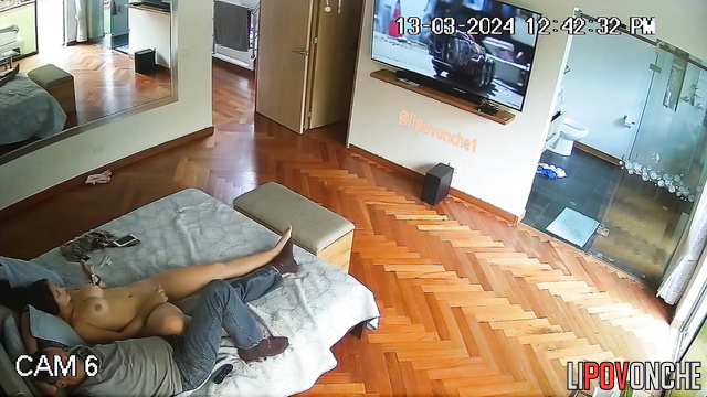 Brunette started to please herself when her lover is gone