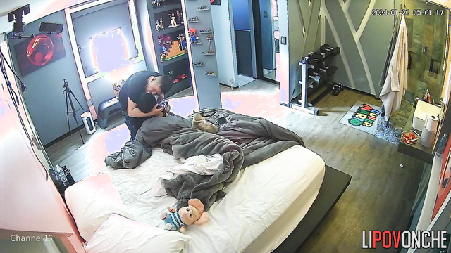 Long-haired bitch wants to be fucked in doggystyle