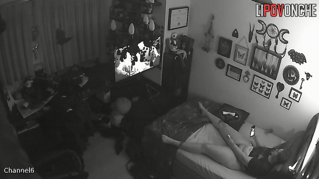 Single lady masturbating on hardcore porn right now