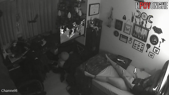 Single lady masturbating on hardcore porn right now