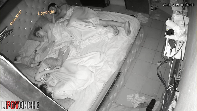 Brunet wants to seduce his chubby princess under blanket