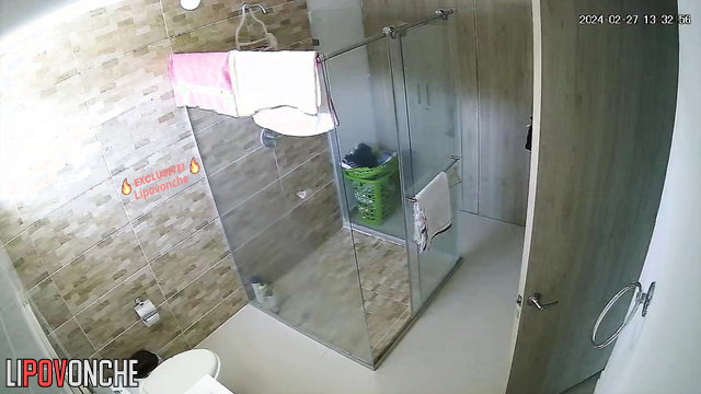 Couple bathing in turn in the bath (hidden video)