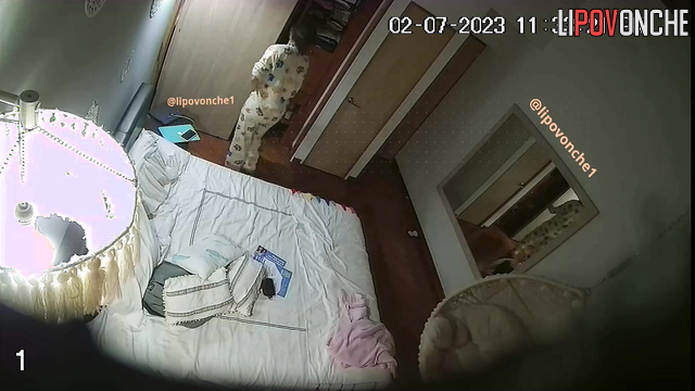 Solo sex scenes with masturbating babe before sleep