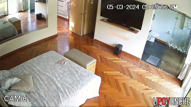 Everyone does their own thing in the room (hidden cam)
