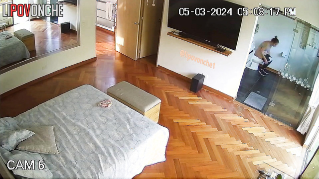 Everyone does their own thing in the room (hidden cam)