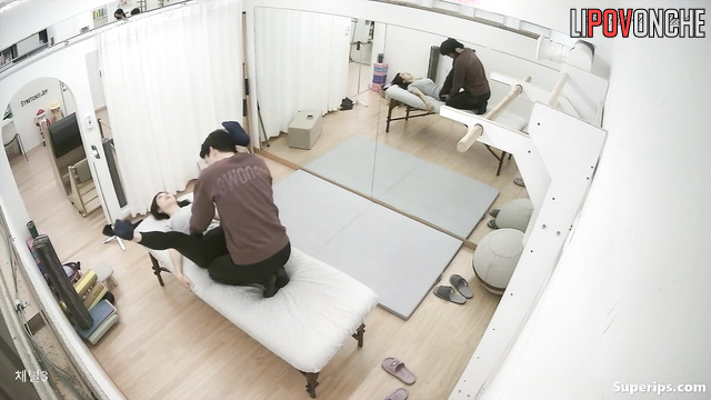 Medical rehabilitation in the gym / hidden camera