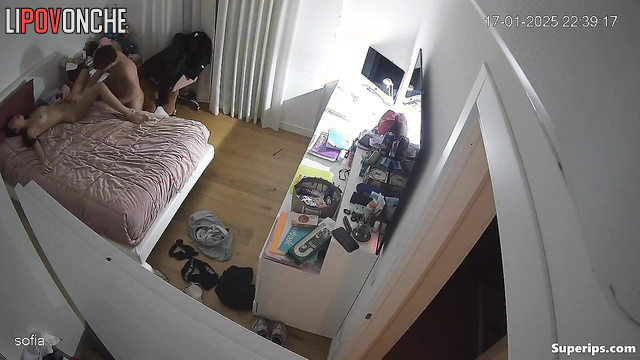 Teenagers are fucking passionately while parents are not at home