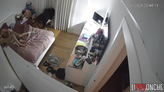 Teenagers are fucking passionately while parents are not at home