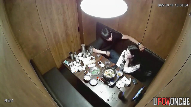 In this cafe young people are relaxing the fullest [Asian hidden cams]