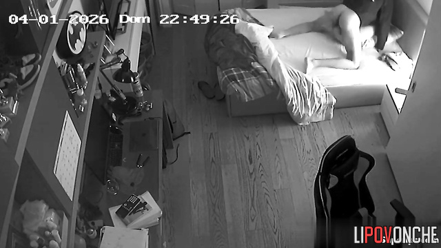 They didn't expect to be spotted, but you are free to enjoy their sex
