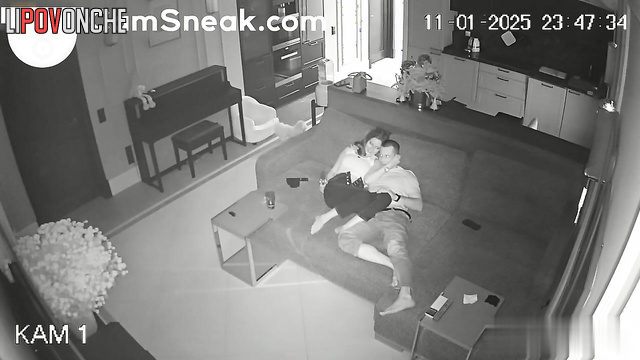 A pretty girl made her new boyfriend take out his big erect cock
