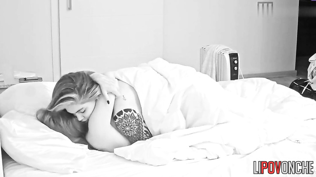 A tattooed lesbian woke up to her seductive girlfriend's fingers in her wet vagina