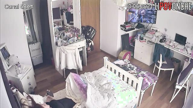A young college student brings herself to orgasm while watching porn on her phone