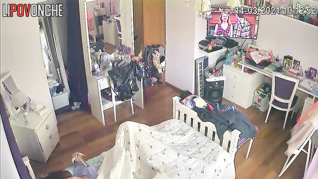 While watching a TV show, a pretty redheaded girl has an intense orgasm