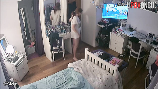 She gets ready for a walk and her body looks hot in this clothes