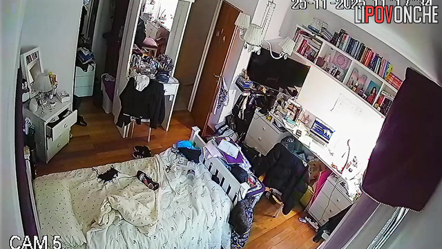 It was hot at home so this redhead does all stuff at home naked