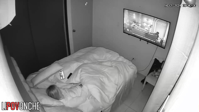 This woman gets horny when she sees a hot porn - so watch her pussy play