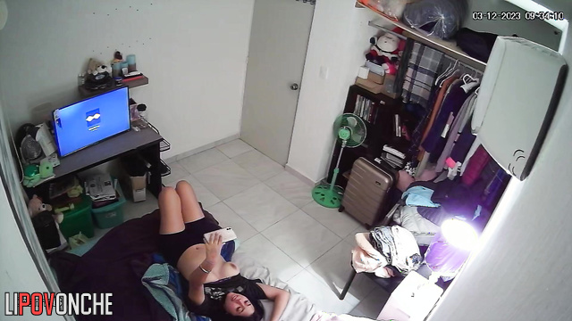 Juicy Latina shows her boobs while talking to her boyfriend (sex video call)