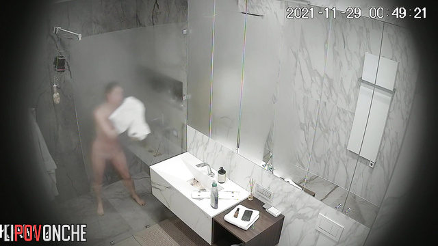 Girl shaved her pussy in the shower (she looks very sexy naked)