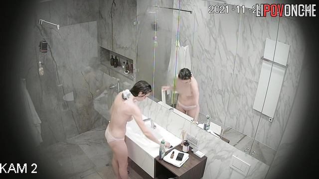 Girl shaved her pussy in the shower (she looks very sexy naked)