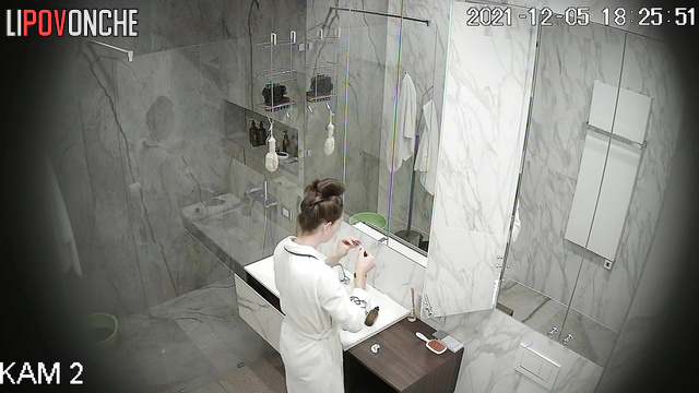 This sexy lady likes to do cleaning in bath absolutely naked showing her body