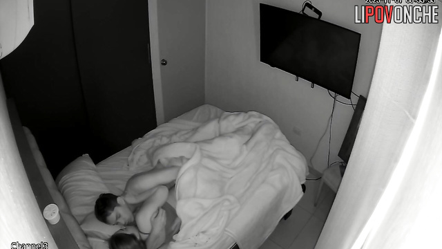He prefers to lick her pussy good before a really hard fuck (bedroom cam)