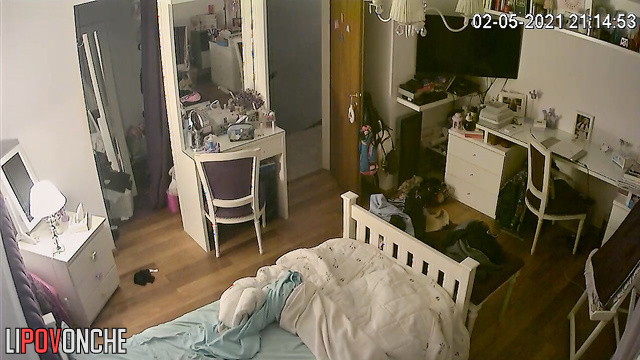 A red-haired beauty with a hairy pussy walks into the room completely naked