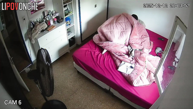 An aroused man brought his girlfriend to a mind-blowing orgasm