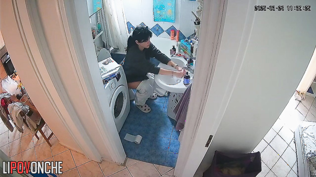 A girl with her bare ass washes her hands without getting up from the toilet