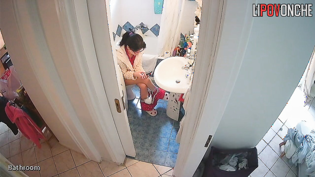 A young housewife bent over seductively and pulled her sexy panties down