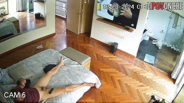 Babe making him handjob during tv watching - home video