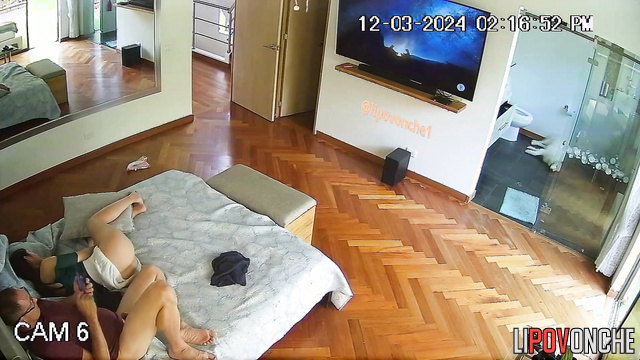 Babe making him handjob during tv watching - home video