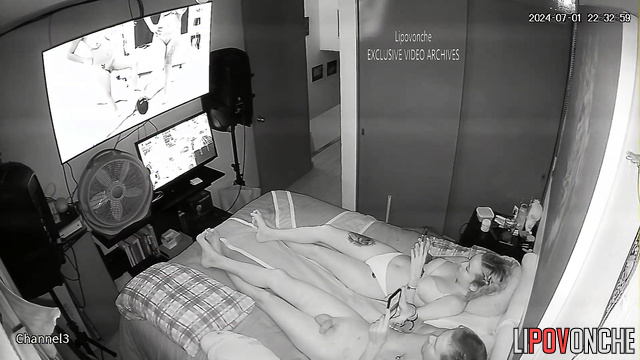 Couple watching porn and doesn't satisfy each other